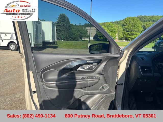 Used 2023 GMC Terrain AT4 AWD/4WD image 12