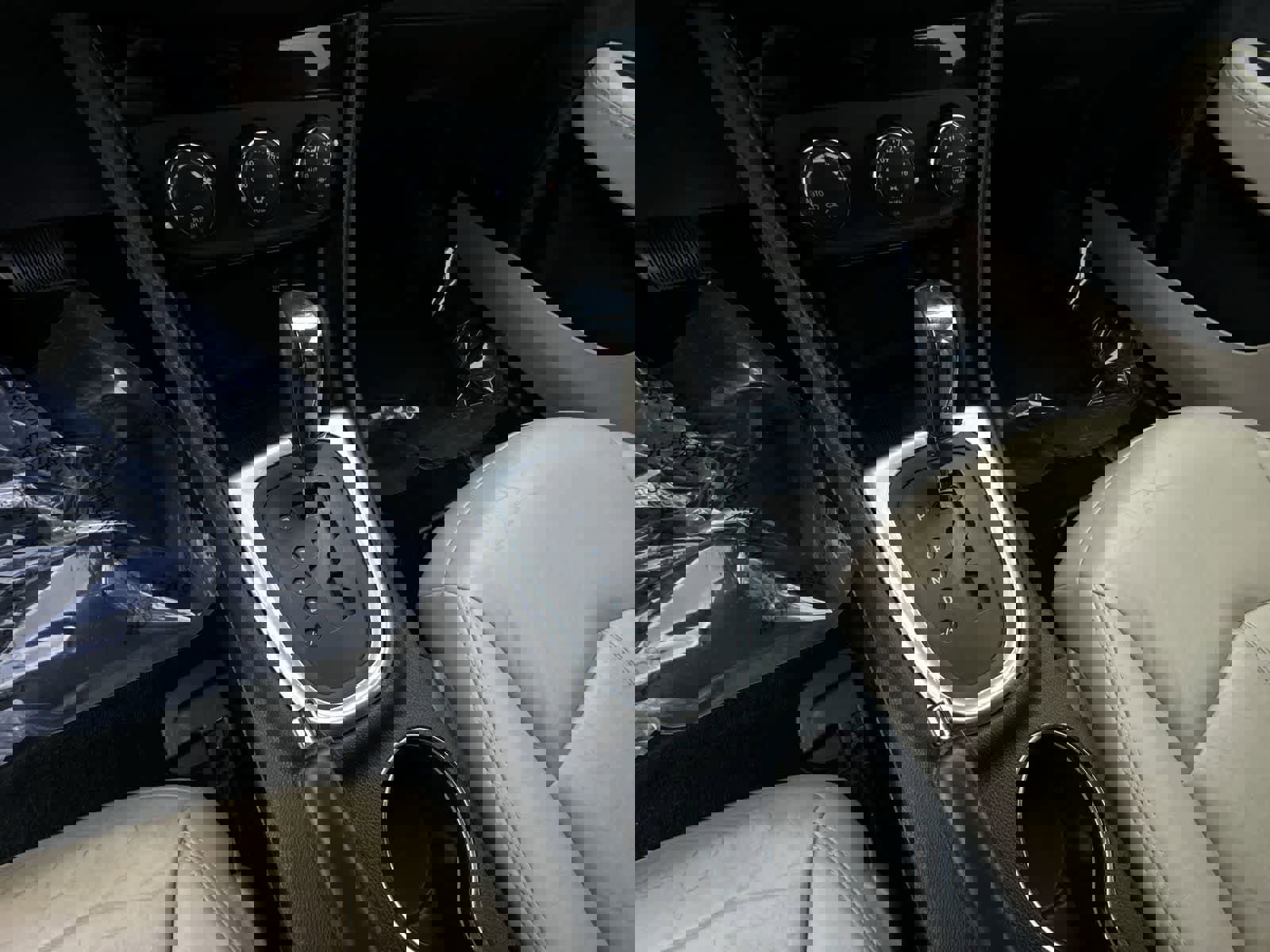 Used 2013 Chrysler 200 Limited image 30