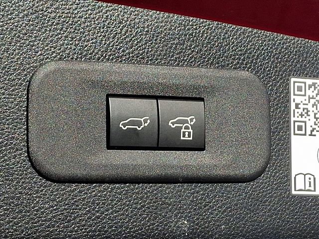 Used 2025 Toyota Crown Signia w/ Advanced Technology Package image 29