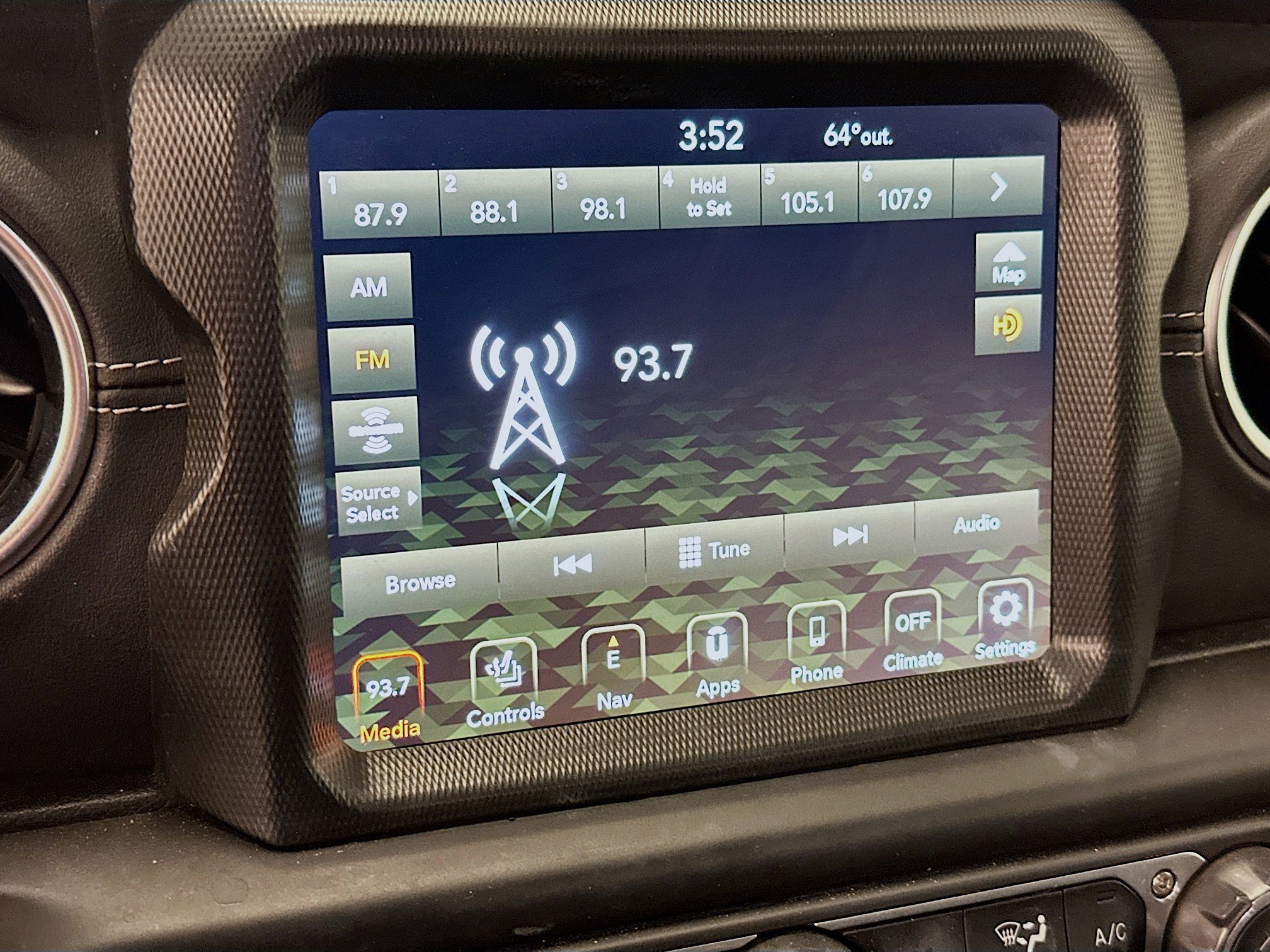 Used 2022 Jeep Wrangler Sahara w/ Cold Weather Group image 21