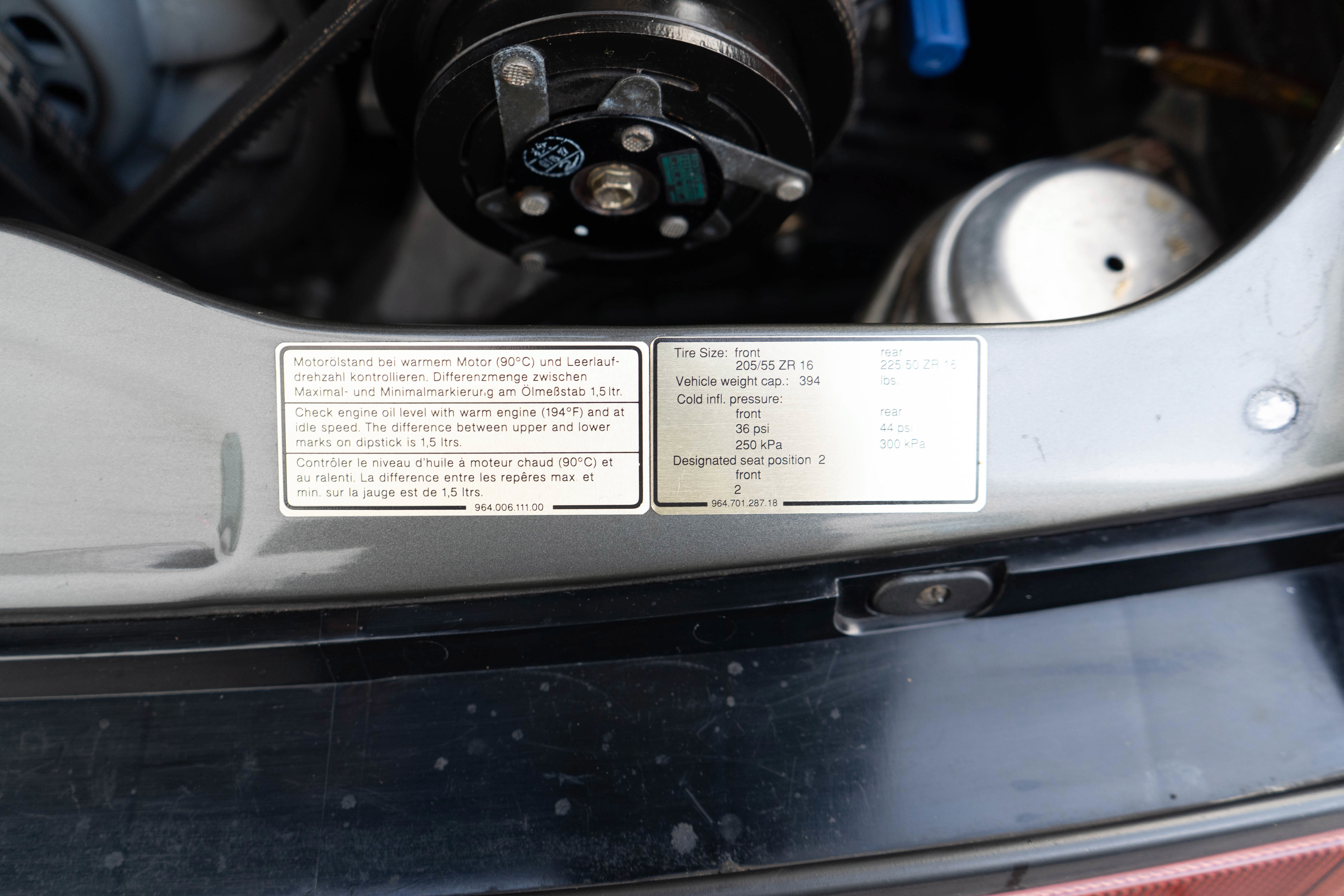Used 1992 Porsche 911 Carrera RWD image 32