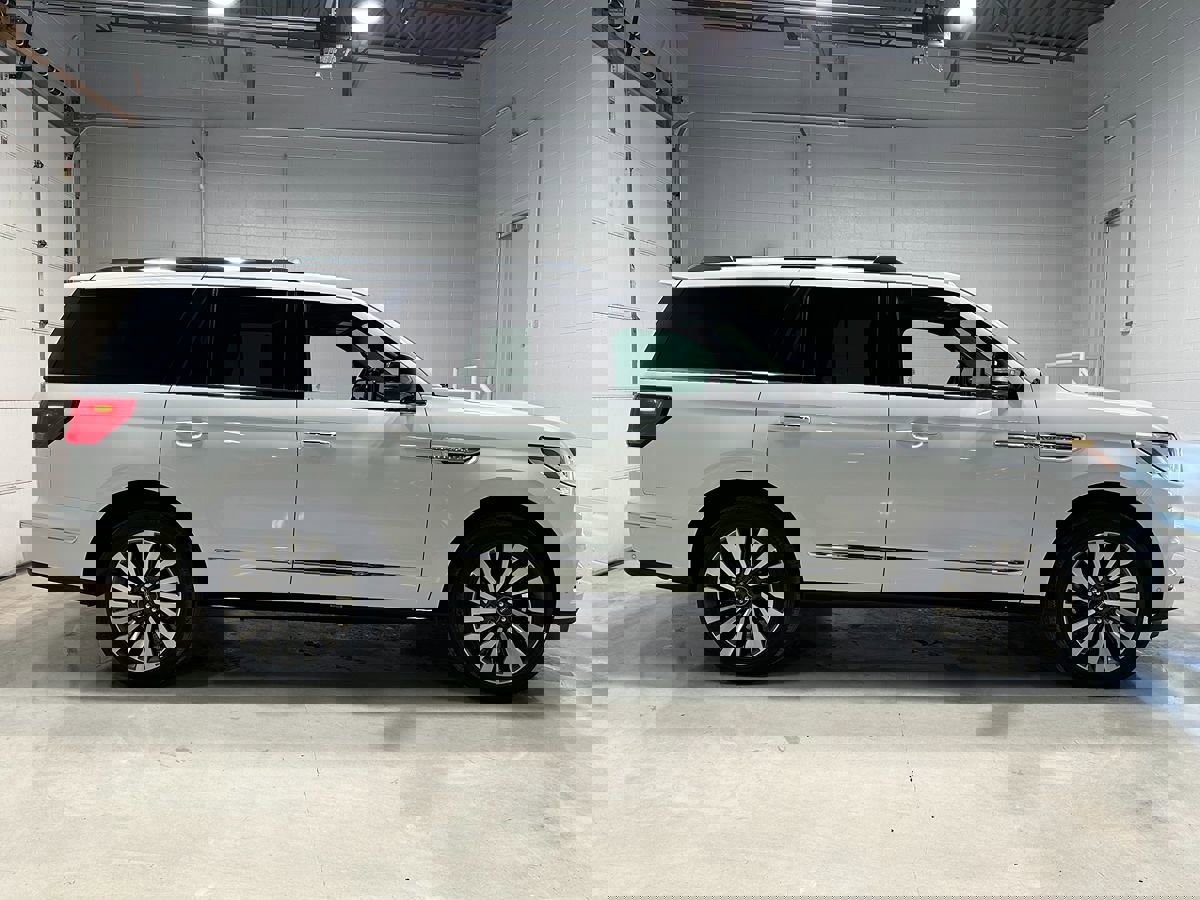 Used 2021 Lincoln Navigator Reserve w/ Luxury Package image 2