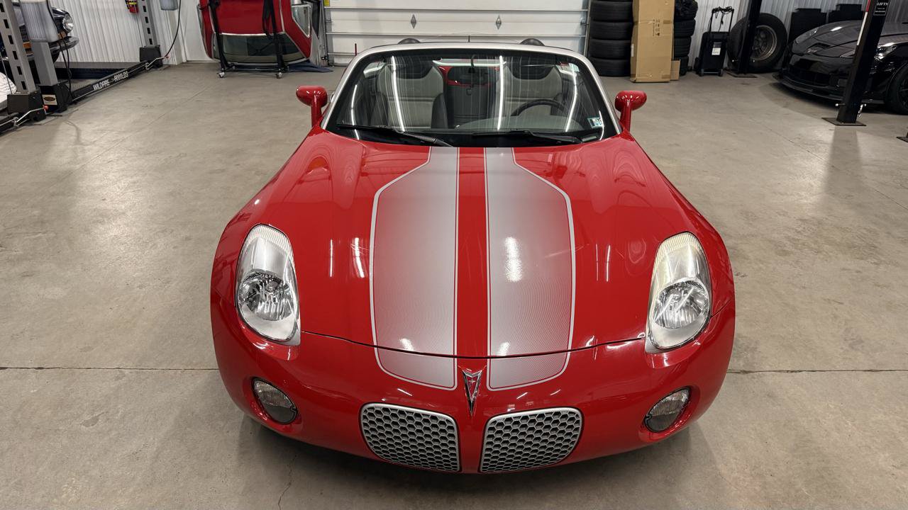 Used 2008 Pontiac Solstice Convertible w/ Premium Package RWD image 4
