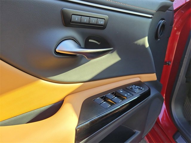 New 2025 Lexus ES 300h F Sport image 18