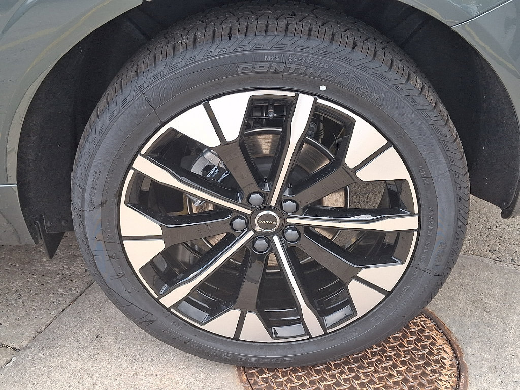 New 2027 Volvo XC60 B5 Plus AWD/4WD image 7
