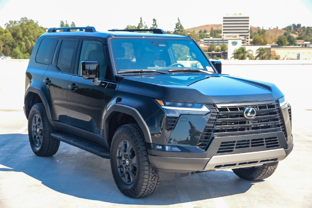New 2026 Lexus GX 550 w/ Accessory Package (CT) AWD/4WD image 3