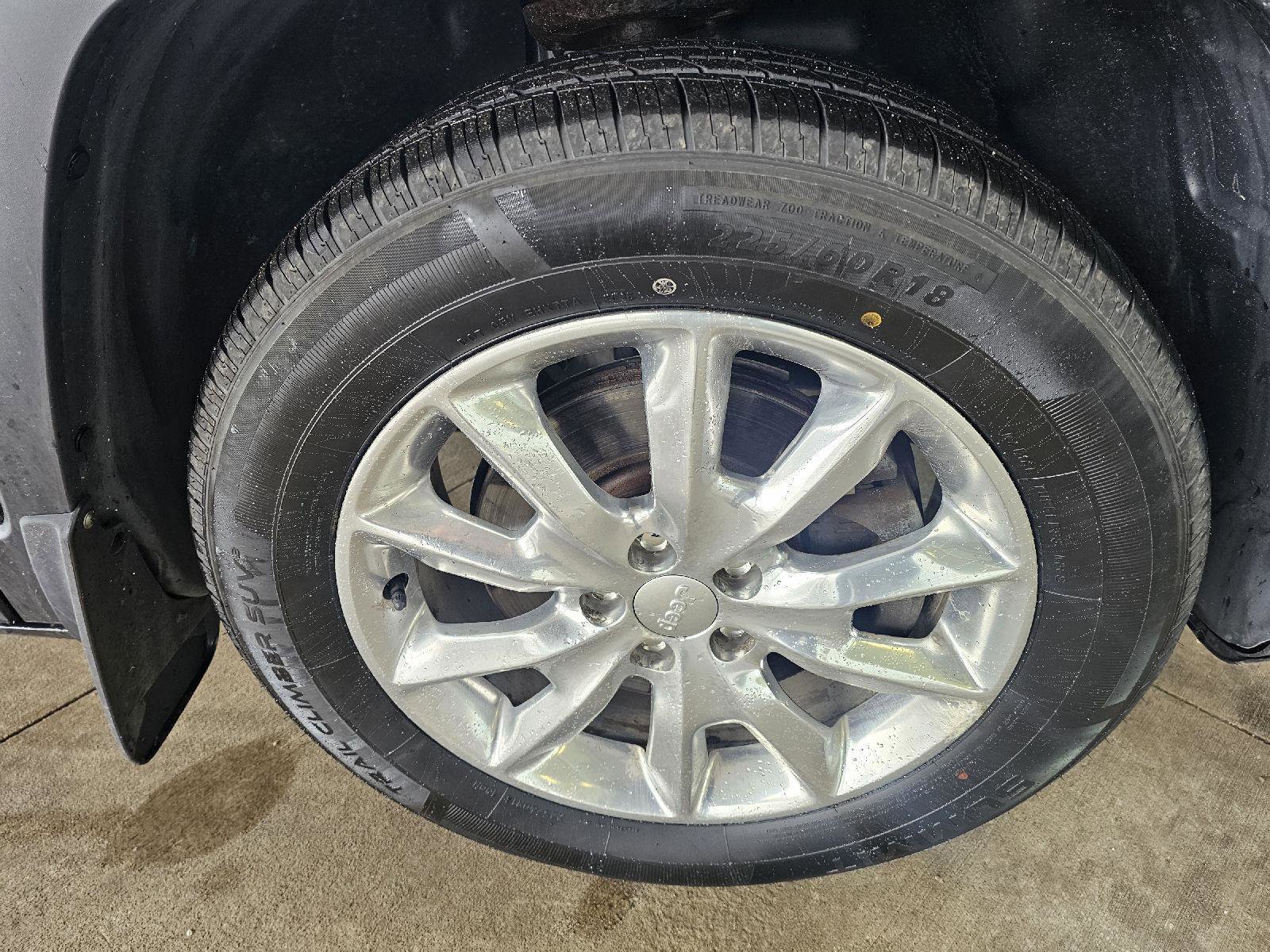 Used 2017 Jeep Cherokee Limited image 9