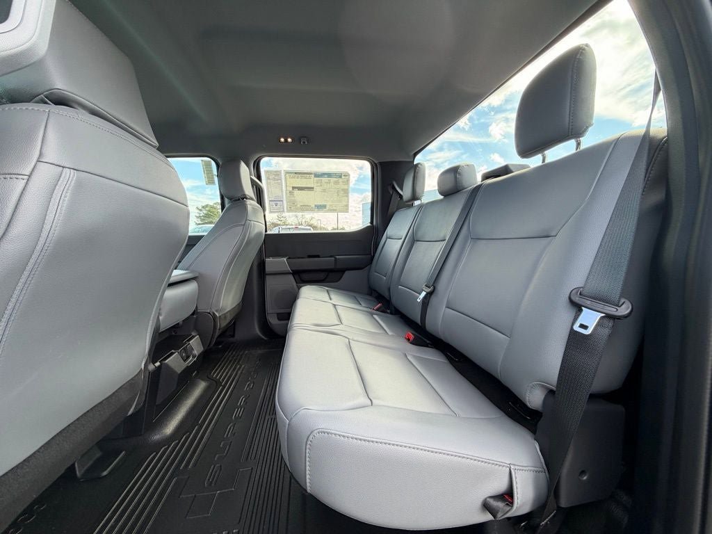 New 2026 Ford F550 4x4 Crew Cab image 18