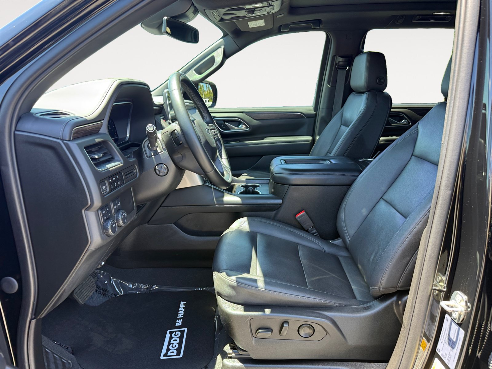 Used 2023 Chevrolet Tahoe Z71 w/ Luxury Package AWD/4WD image 10