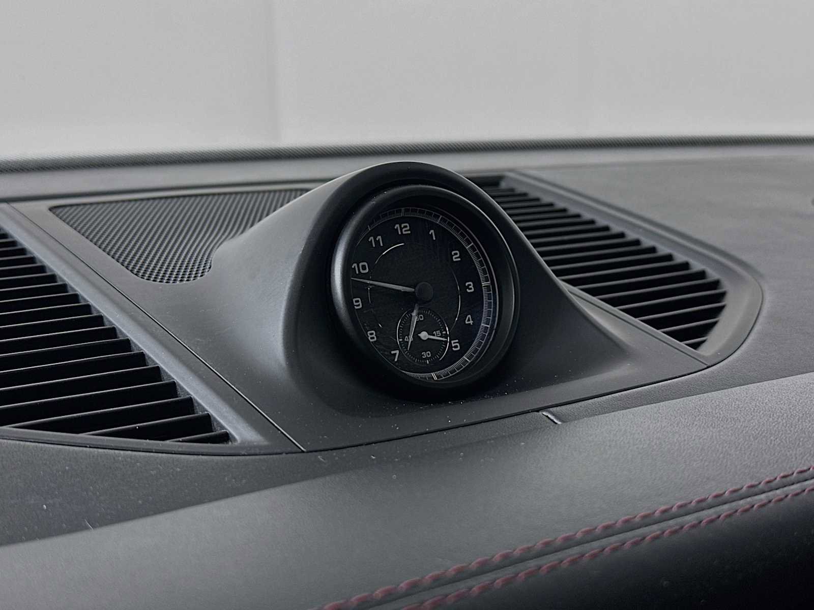 Certified 2022 Porsche Macan image 17