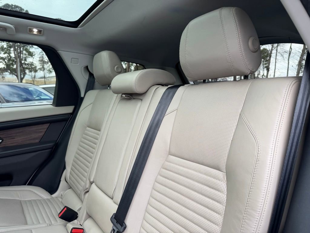 Used 2020 Land Rover Discovery Sport SE image 24