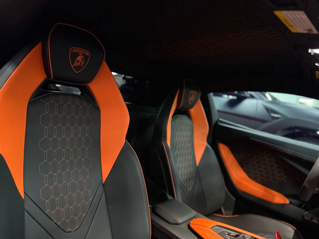 Used 2025 Lamborghini Revuelto image 20