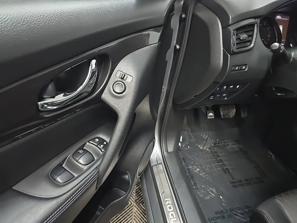 Used 2020 Nissan Rogue SV image 27
