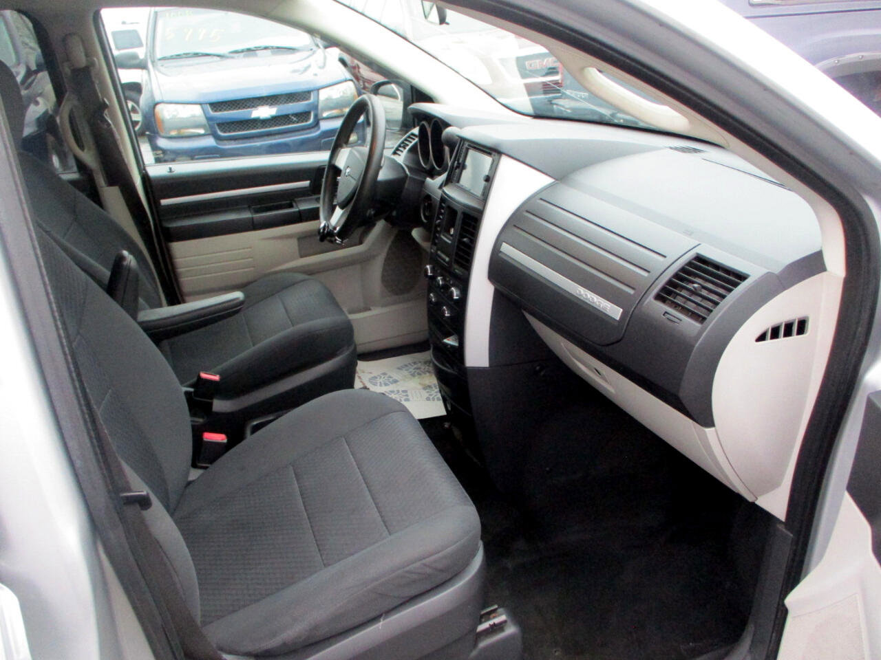 Used 2010 Dodge Grand Caravan SE image 7