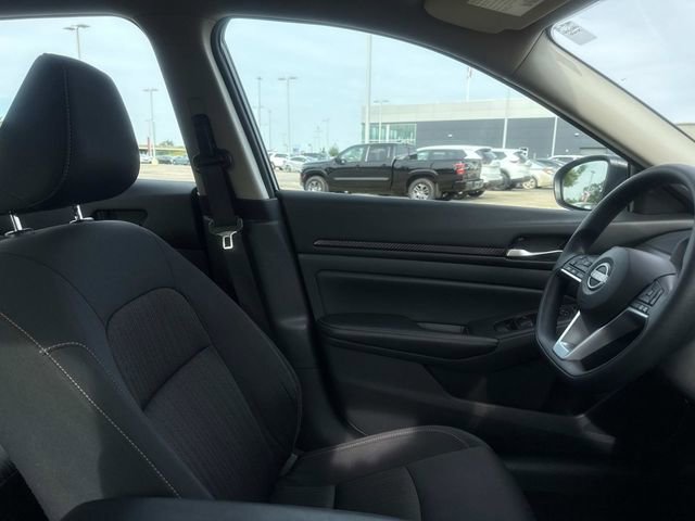 Used 2025 Nissan Altima 2.5 SV image 15