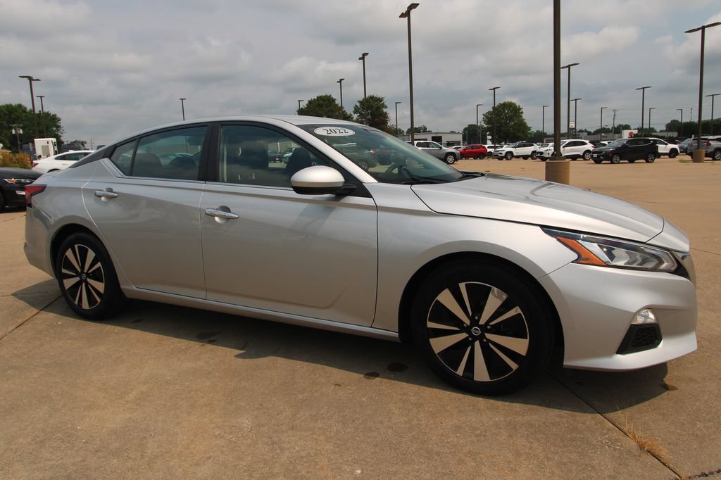 Used 2022 Nissan Altima 2.5 SV FWD image 3