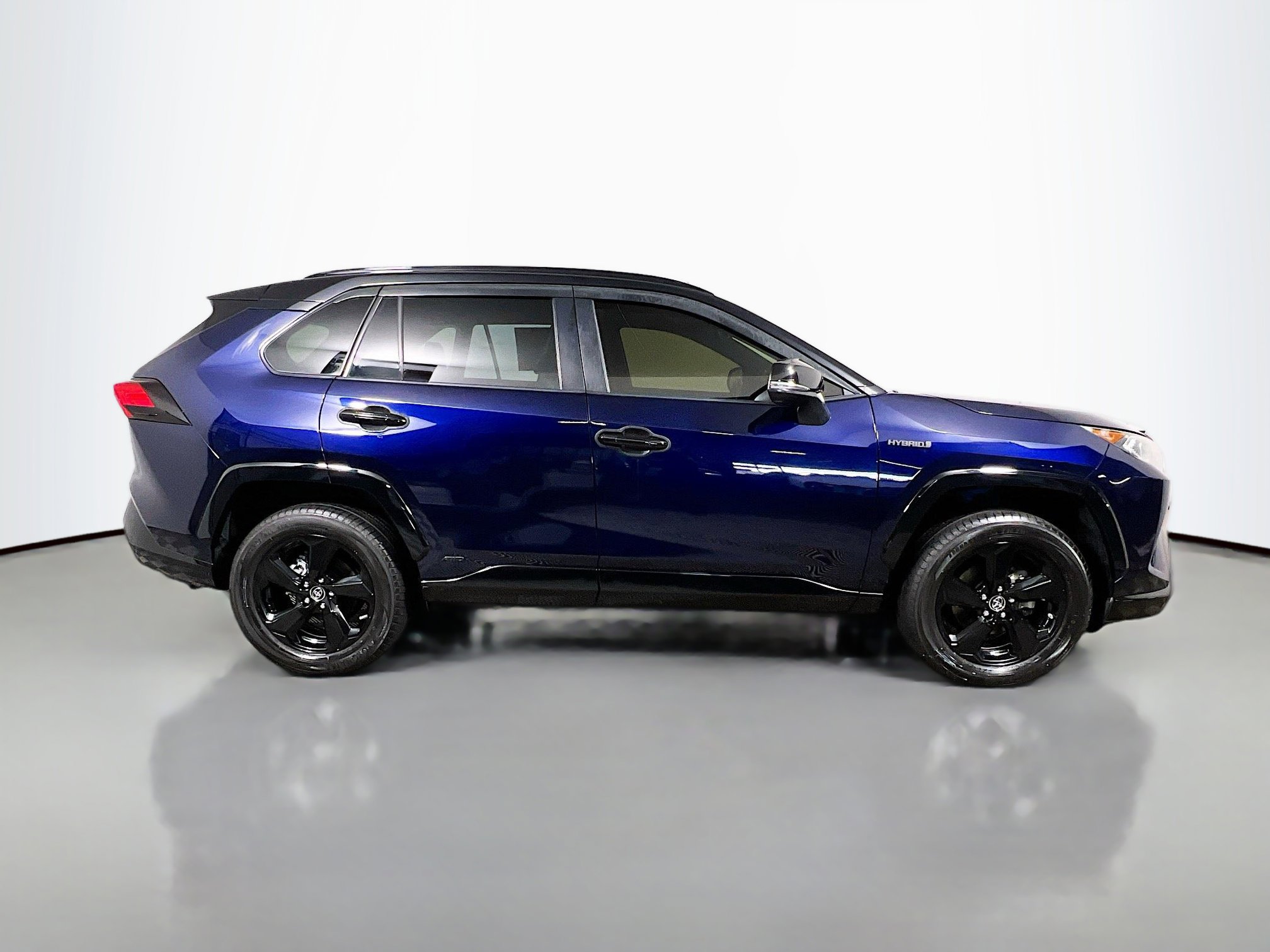 Used 2019 Toyota RAV4 XSE image 3
