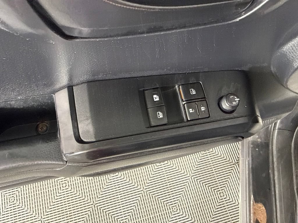 Used 2019 Toyota Tacoma SR AWD/4WD image 12