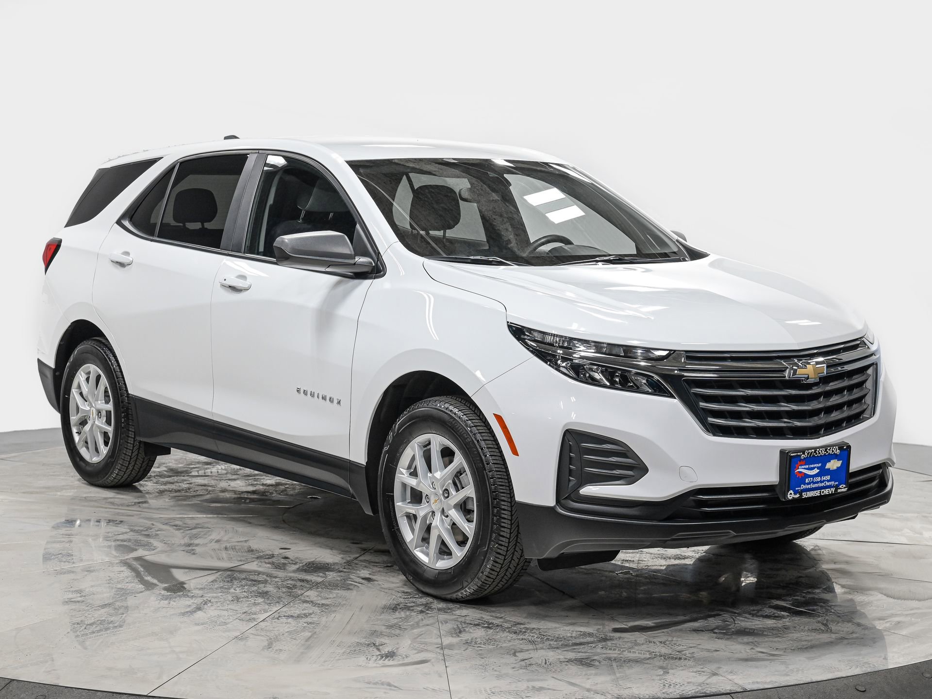 Used 2024 Chevrolet Equinox LS w/ LS Convenience Package image 9