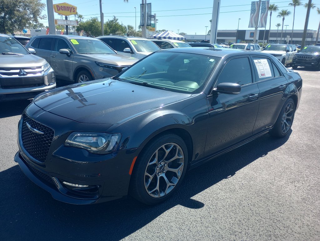Used 2018 Chrysler 300 S w/ 300S Premium Group RWD image 3