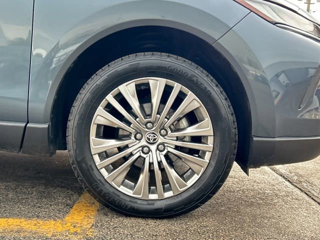 Used 2023 Toyota Venza Limited image 14