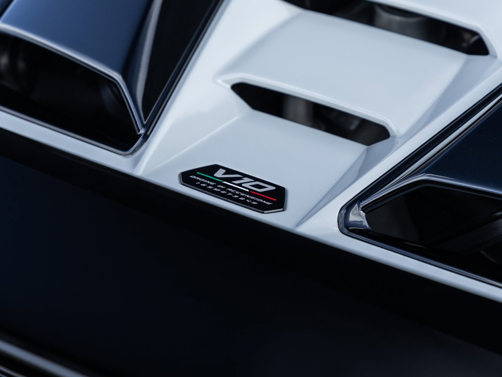 Used 2023 Lamborghini Huracan Tecnica image 13