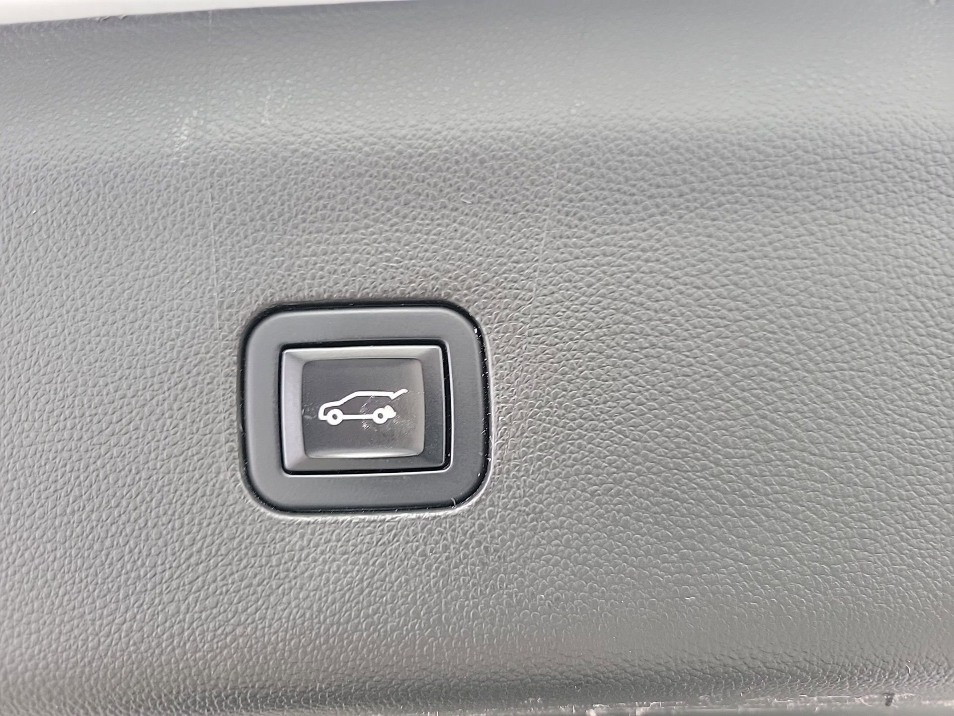 Used 2023 Buick Enclave Essence w/ Sport Touring Edition image 17