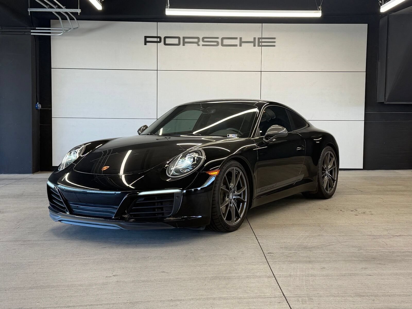 Certified 2018 Porsche 911 Carrera image 1