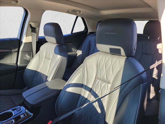 Used 2023 Buick Envision Avenir image 13