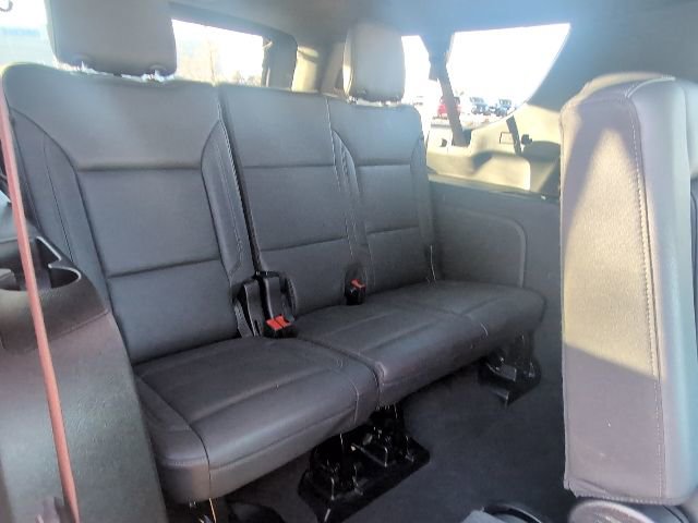 Used 2025 Chevrolet Suburban Z71 image 28