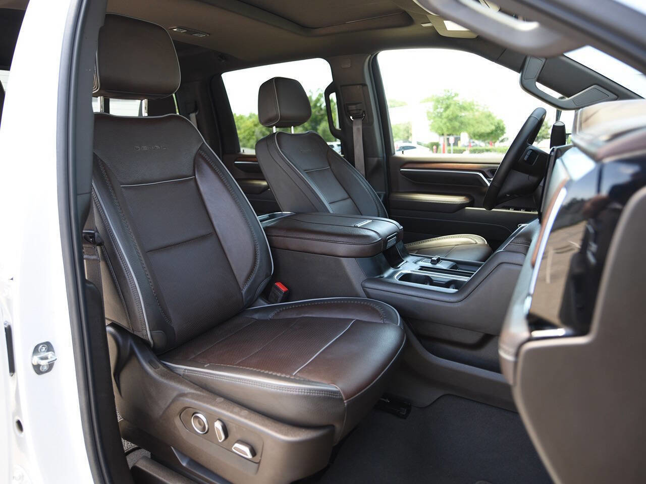 Used 2024 GMC Sierra 3500 Denali w/ Denali Reserve Package AWD/4WD image 15