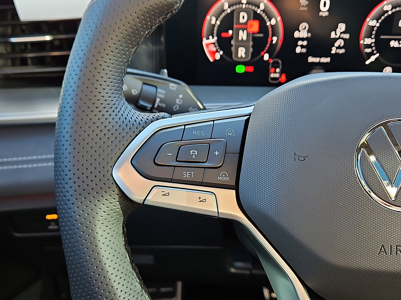 New 2026 Volkswagen Tiguan SE R-Line image 18