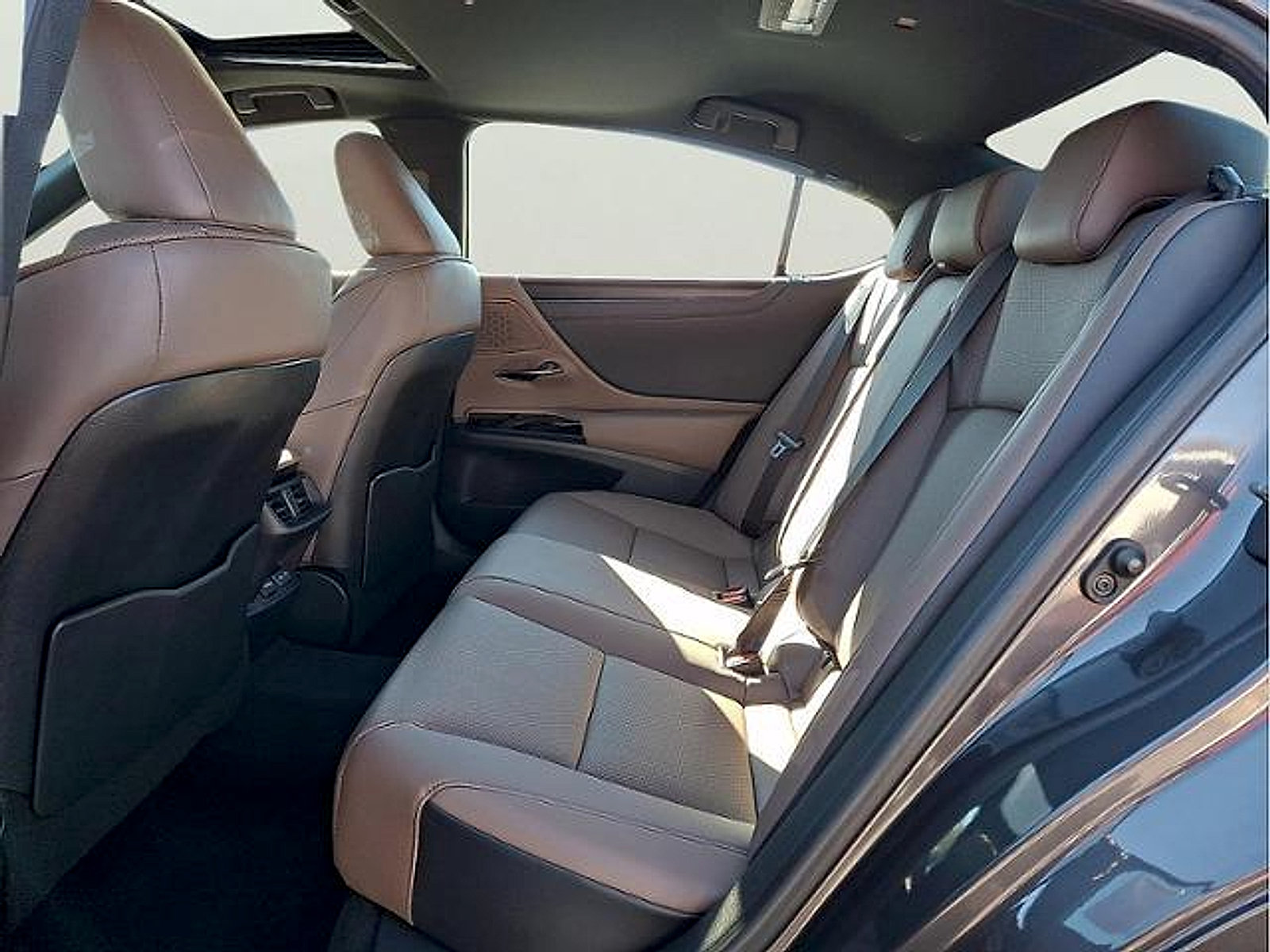 Used 2023 Lexus ES 350 w/ Premium Package FWD image 8