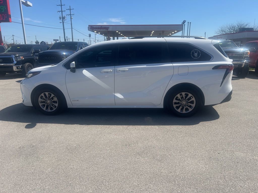 Used 2021 Toyota Sienna LE image 11
