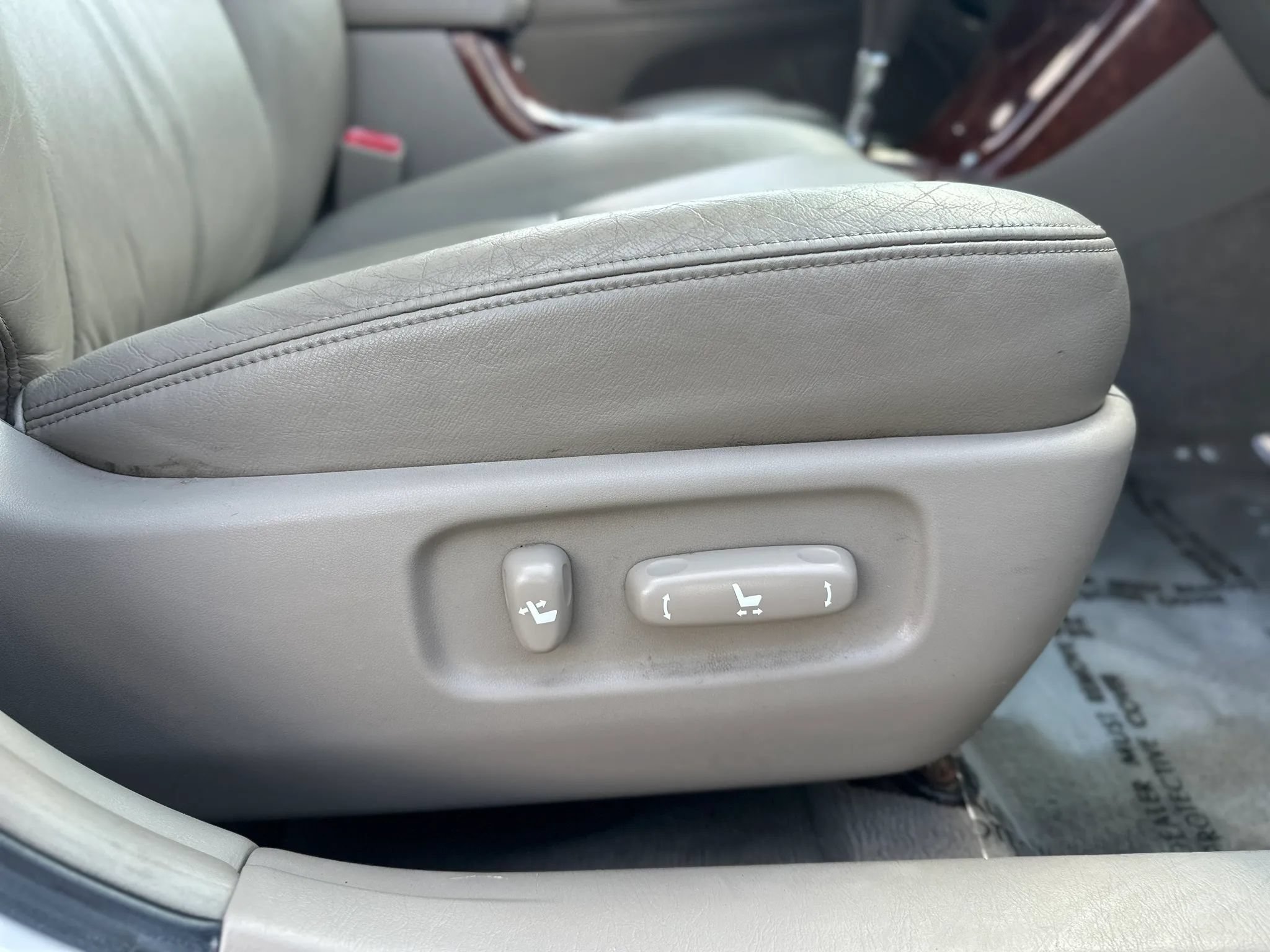 Used 2005 Toyota Camry XLE w/ XLE Premium Pkg FWD image 27
