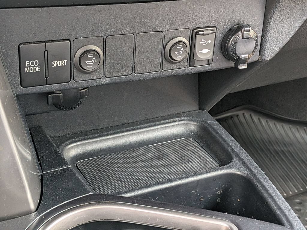 Used 2017 Toyota RAV4 XLE w/ Plus Special Value Package AWD/4WD image 24