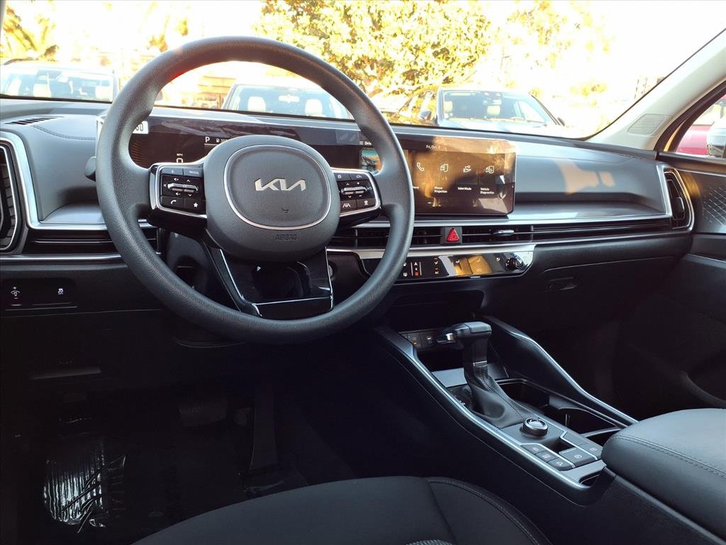 Certified 2025 Kia Sorento LX image 14