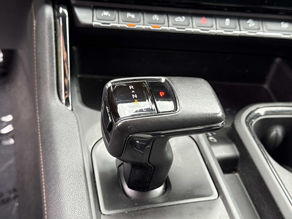 Used 2022 GMC Sierra 1500 AT4 w/ AT4 Premium Package AWD/4WD image 18