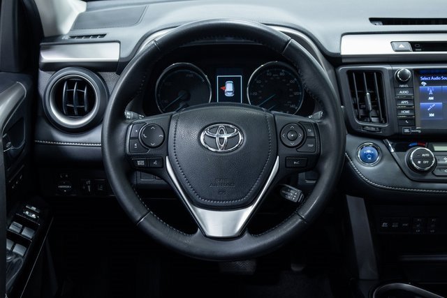 Used 2017 Toyota RAV4 Limited image 13