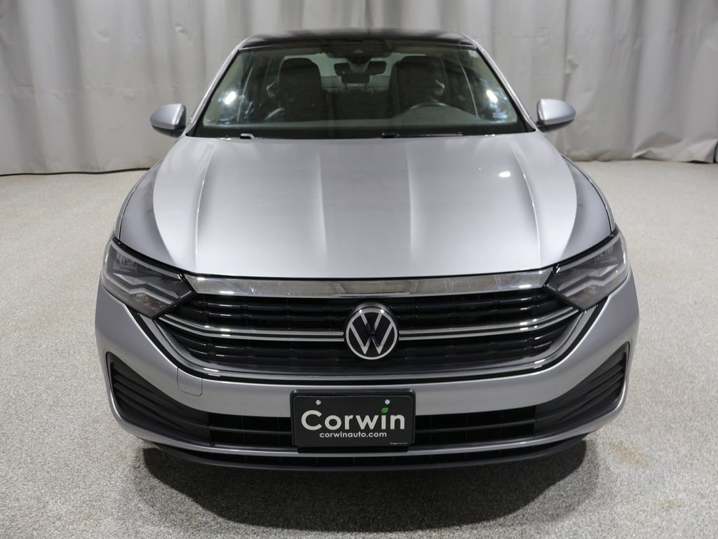 Used 2024 Volkswagen Jetta SE FWD image 8