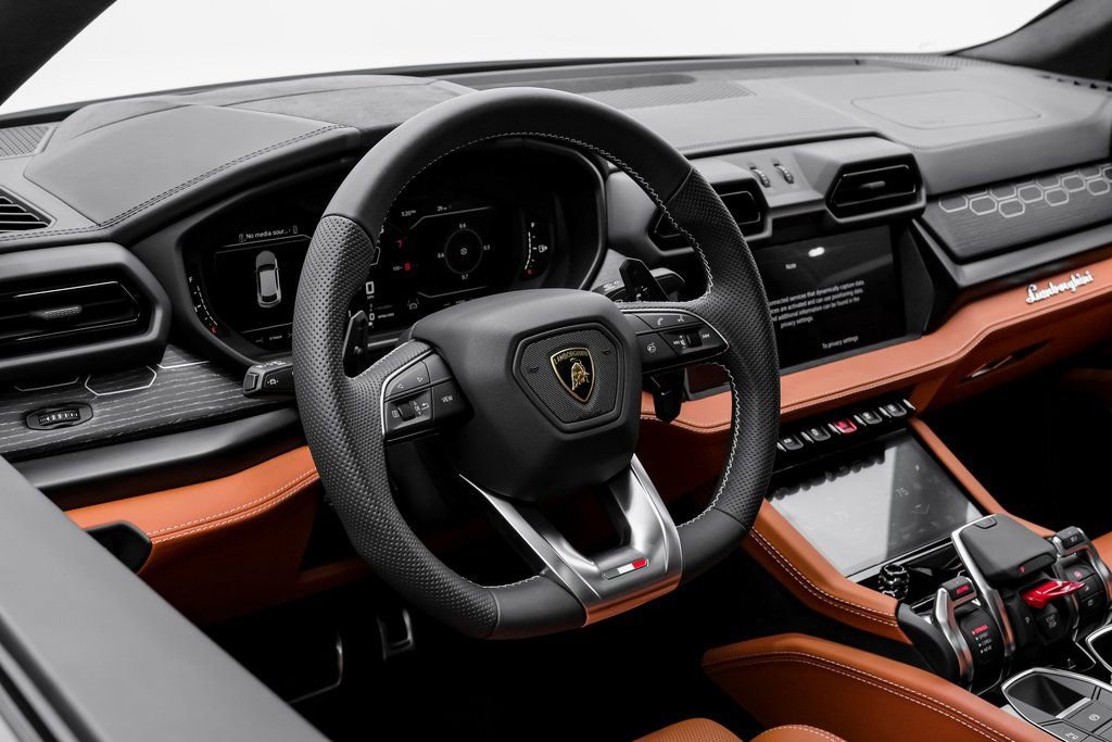 Used 2025 Lamborghini Urus SE AWD/4WD image 15