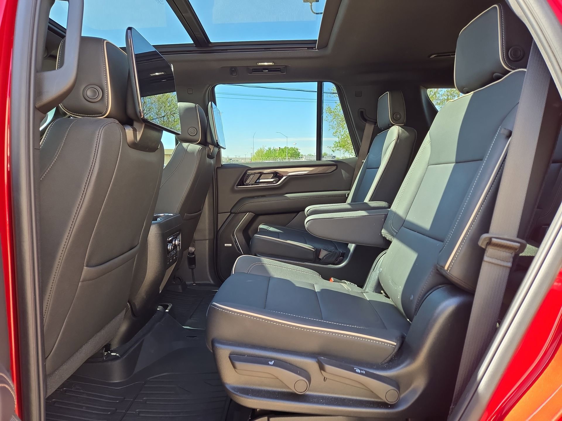 Used 2025 GMC Yukon Elevation w/ Elevation Premium Package image 13