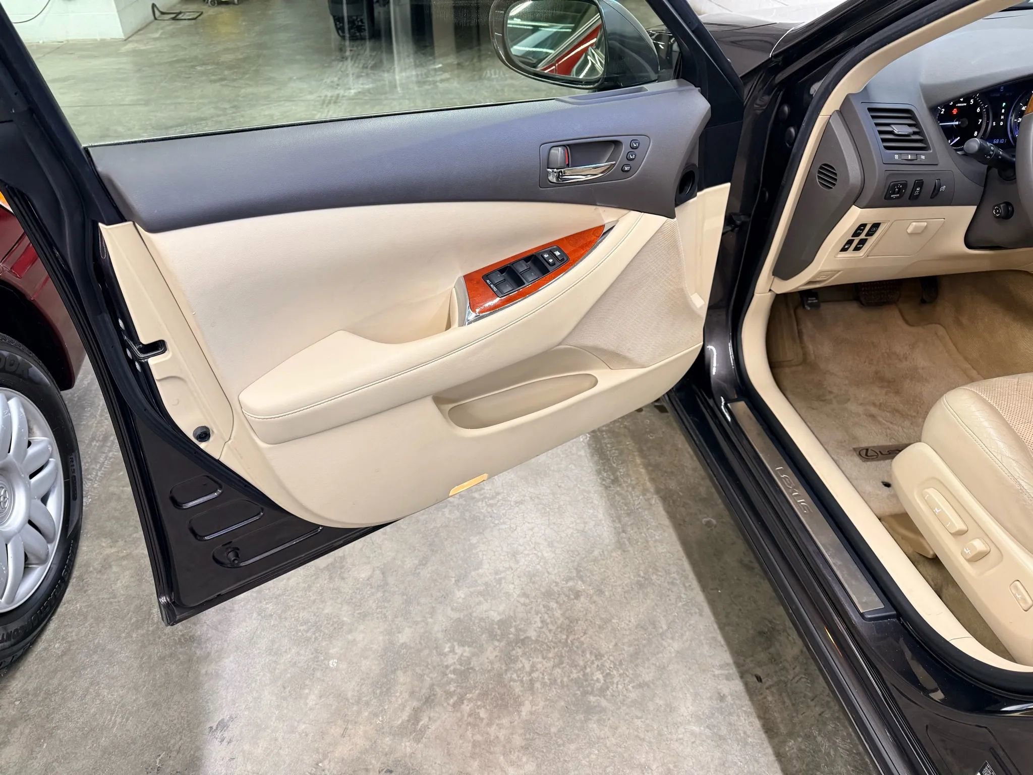 Used 2012 Lexus ES 350 ES 350 Sedan 4D image 6