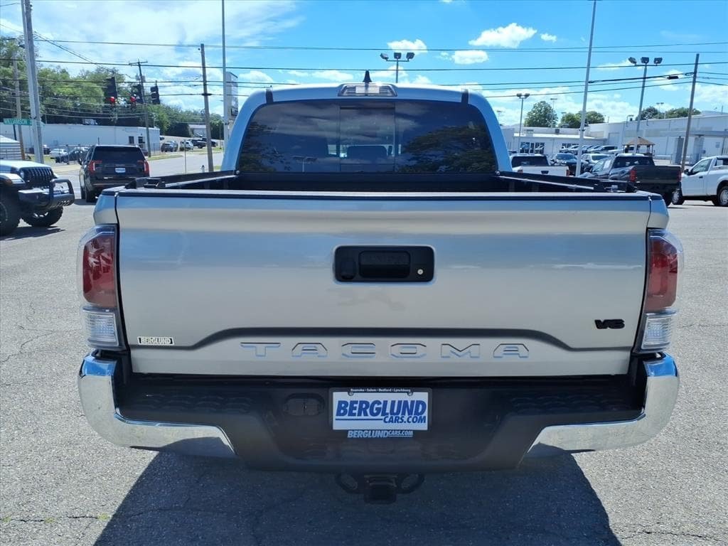 Used 2023 Toyota Tacoma TRD Off-Road AWD/4WD image 4