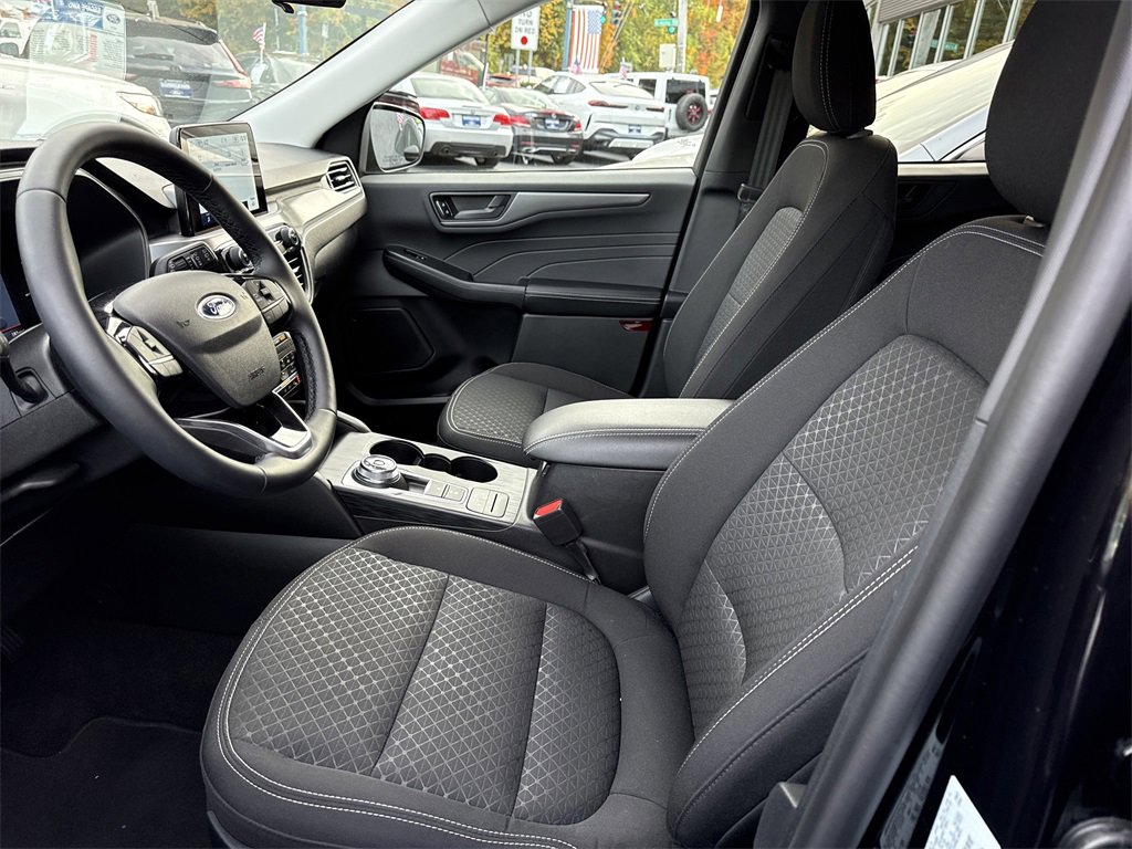 Used 2025 Ford Escape Active w/ Cold Weather Package image 16