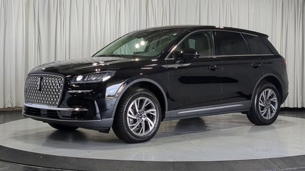 Used 2023 Lincoln Corsair AWD w/ Equipment Group 101A image 4