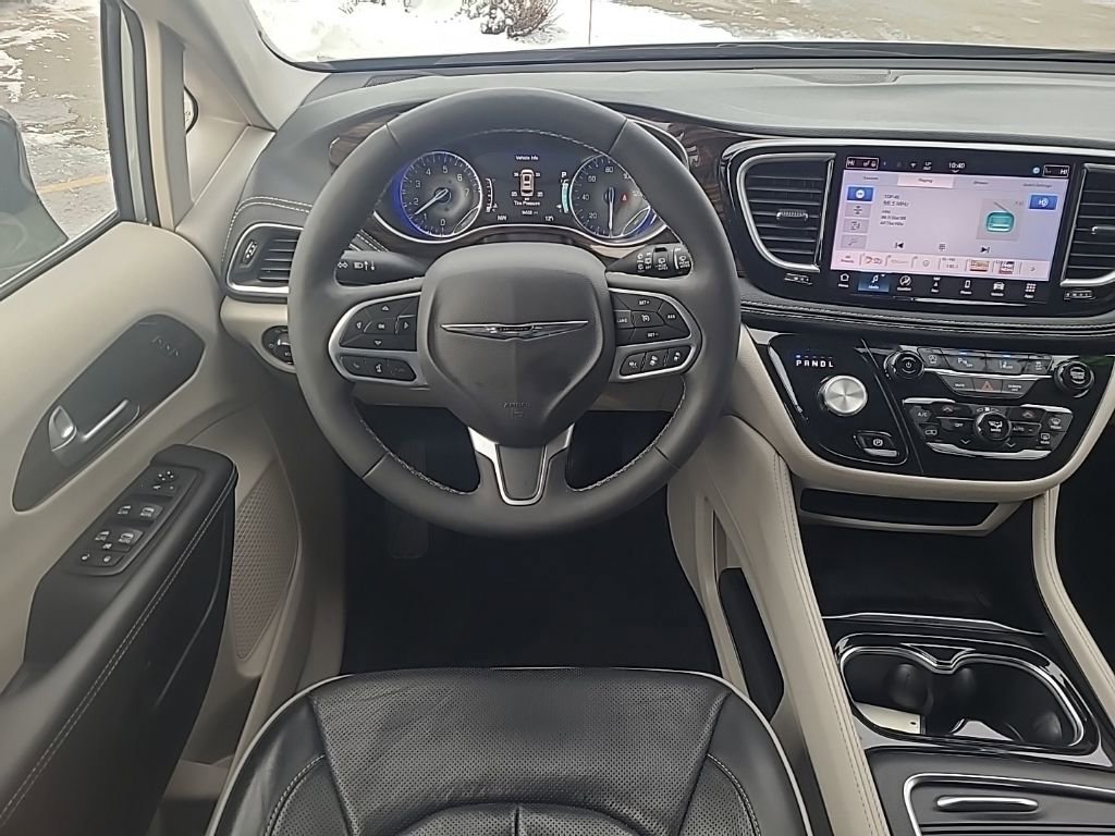 Used 2024 Chrysler Pacifica Limited image 15