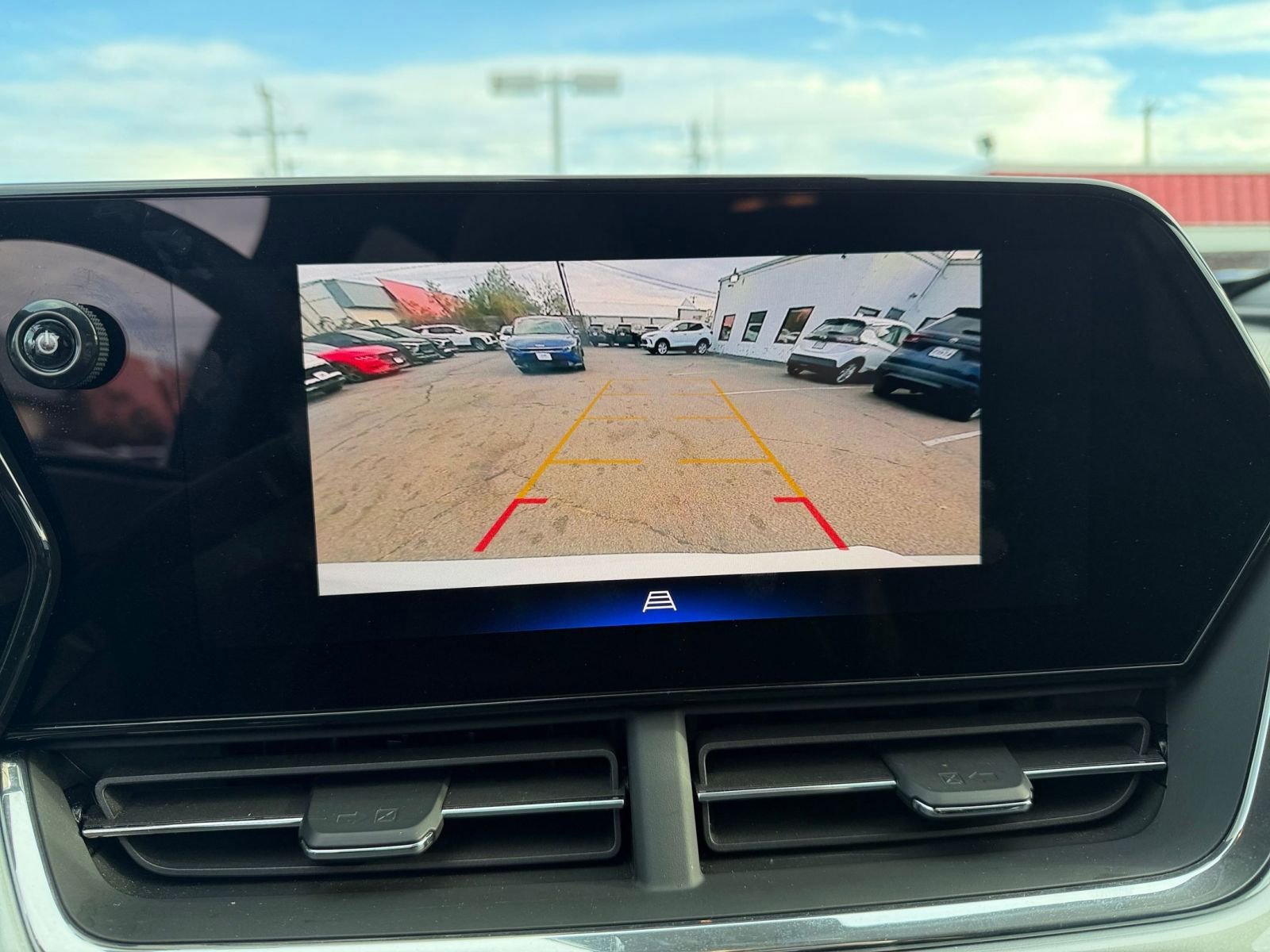 Used 2025 Chevrolet Trax LT image 17