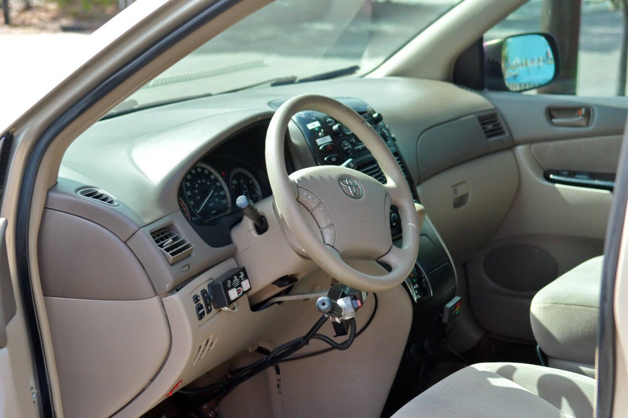 Used 2005 Toyota Sienna LE FWD image 19