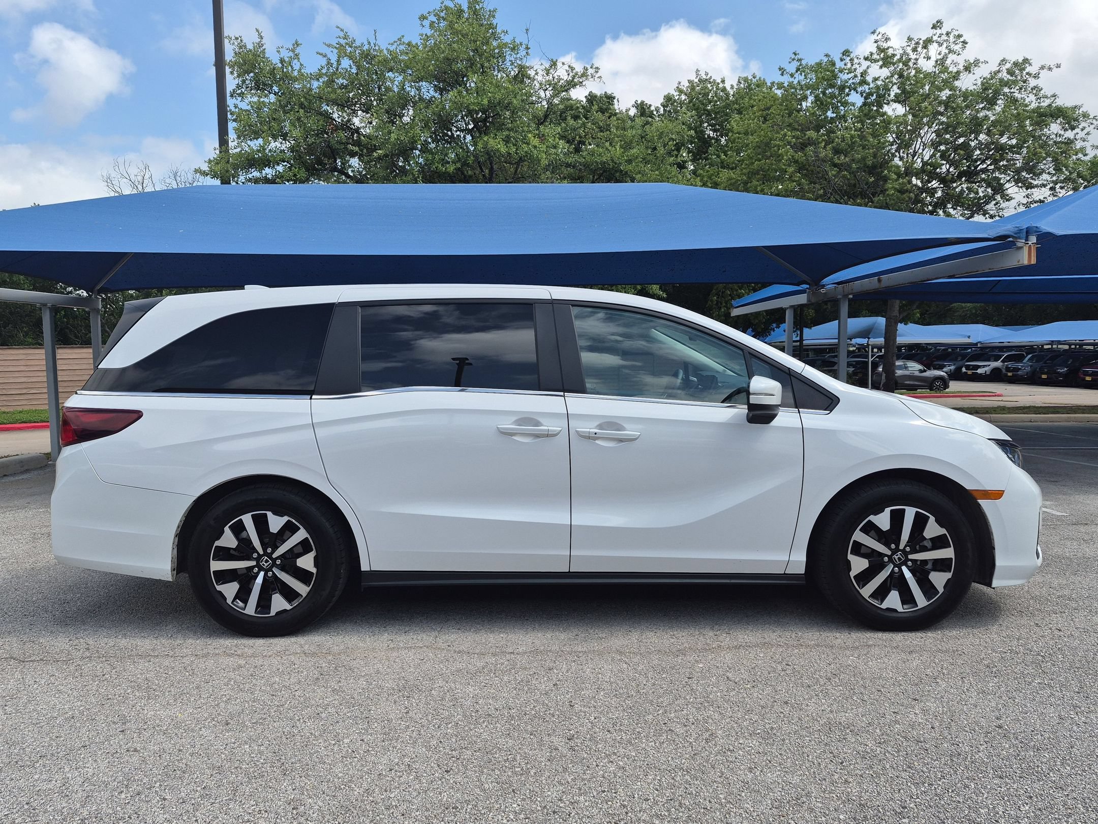 Certified 2025 Honda Odyssey EX-L image 2